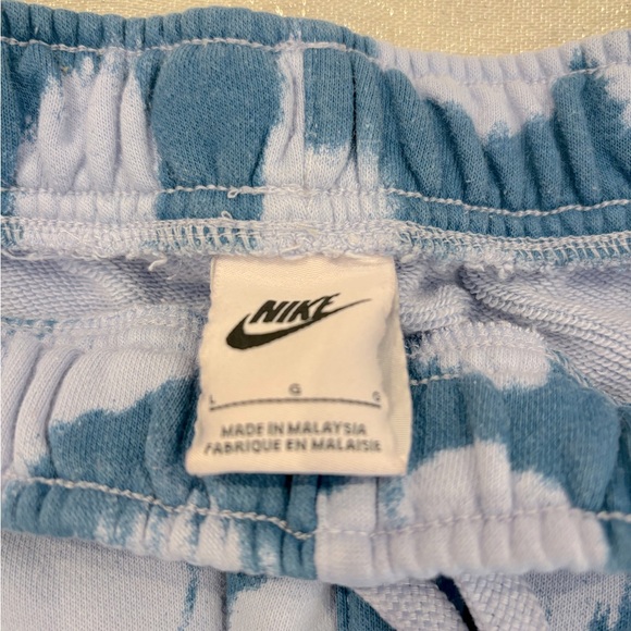 NIKE boys size L (12/14) athletic activewear fleece shorts. EUC - Picture 3 of 5